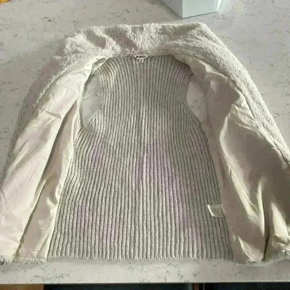 BB Dakota Vest👆 - Picture 6 of 8